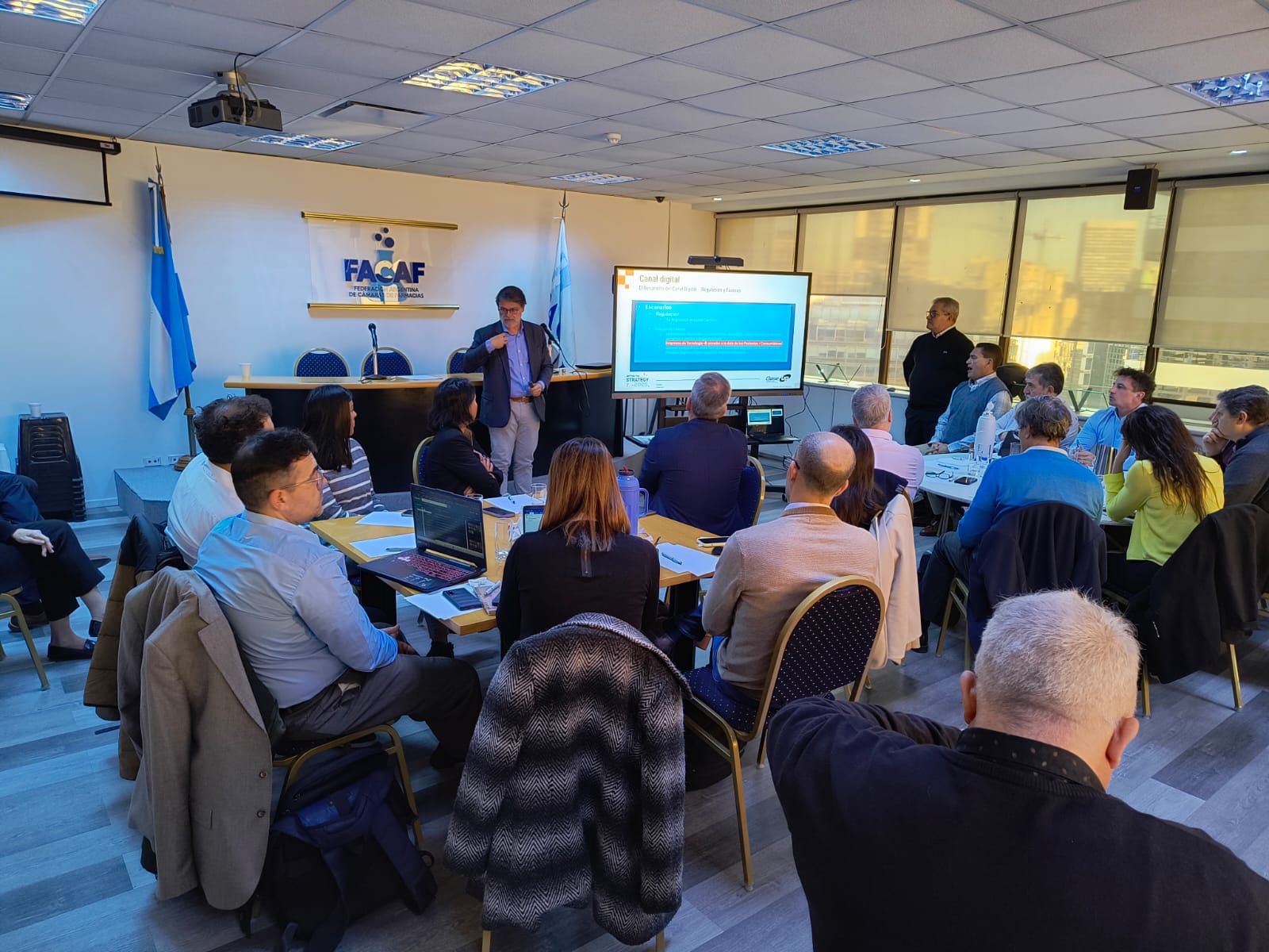 Prestigiosos especialistas participaron de un taller organizado por la FACAF sobre los actuales desafíos de la farmacia argentina